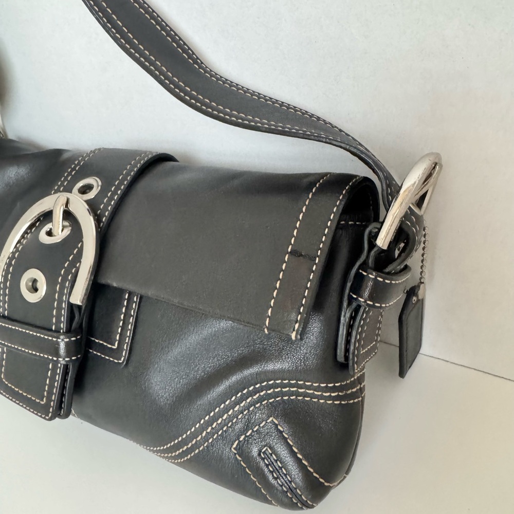 Coach 8A05 SoHo Black Leather Flap Shoulder Bag – Original 2005 Release, Y2K. - Picture 2 of 15